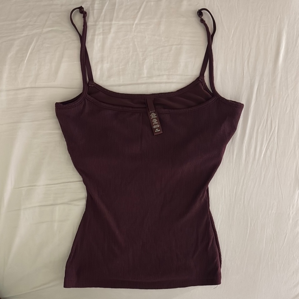 SKIMS Tank- Ribbed with built in support
